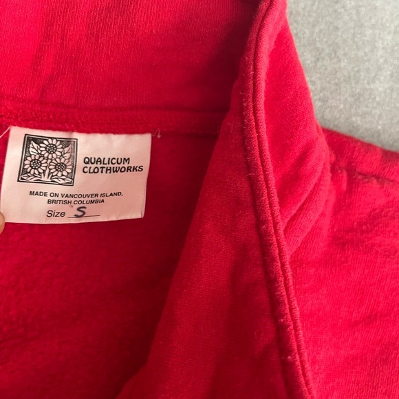 [S]Qualicum Red Cotton Shirt Jacket with Embellished Butterfly Made in Canada - Picture 2 of 10